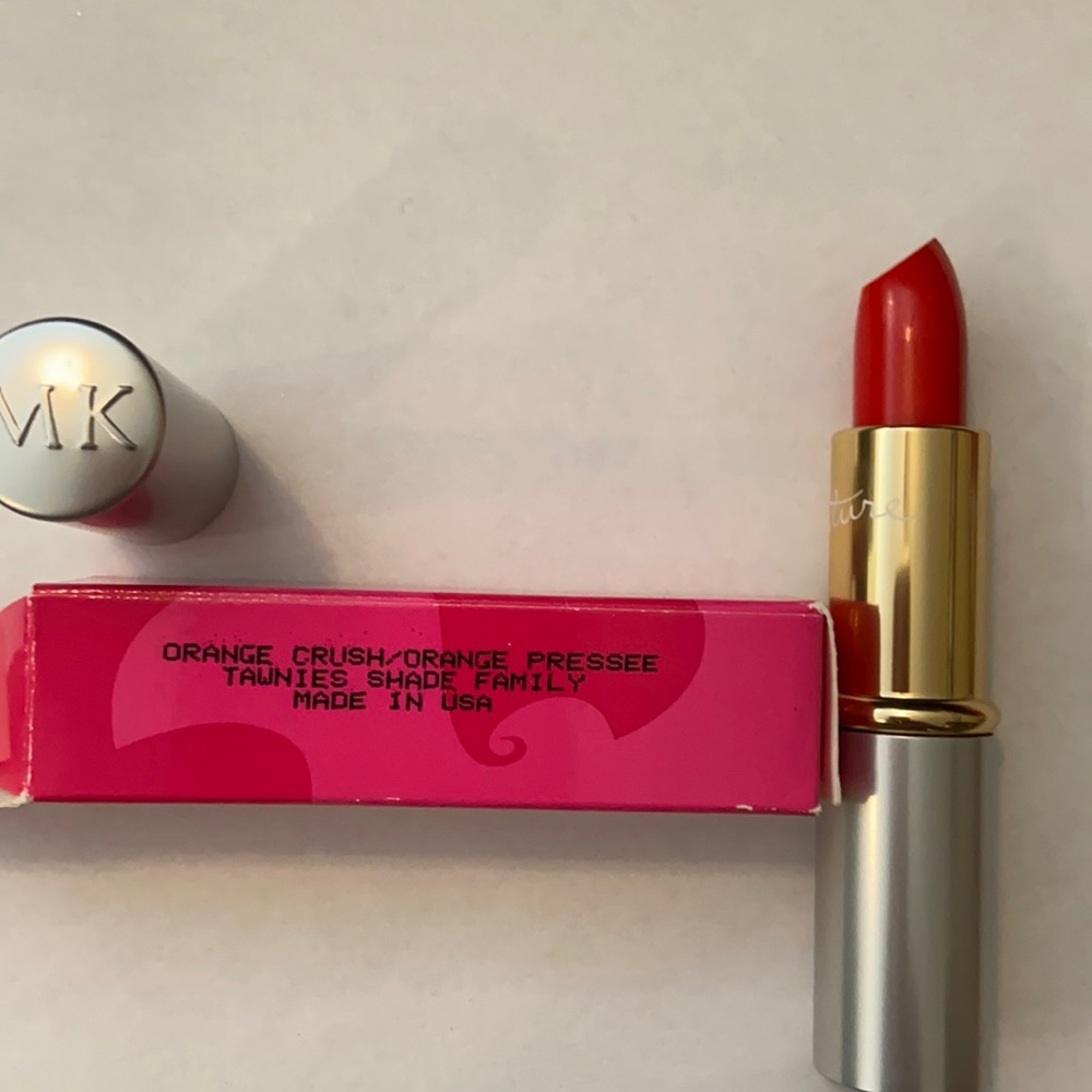 NIB- Mary Kay signature lipstick Orange crush